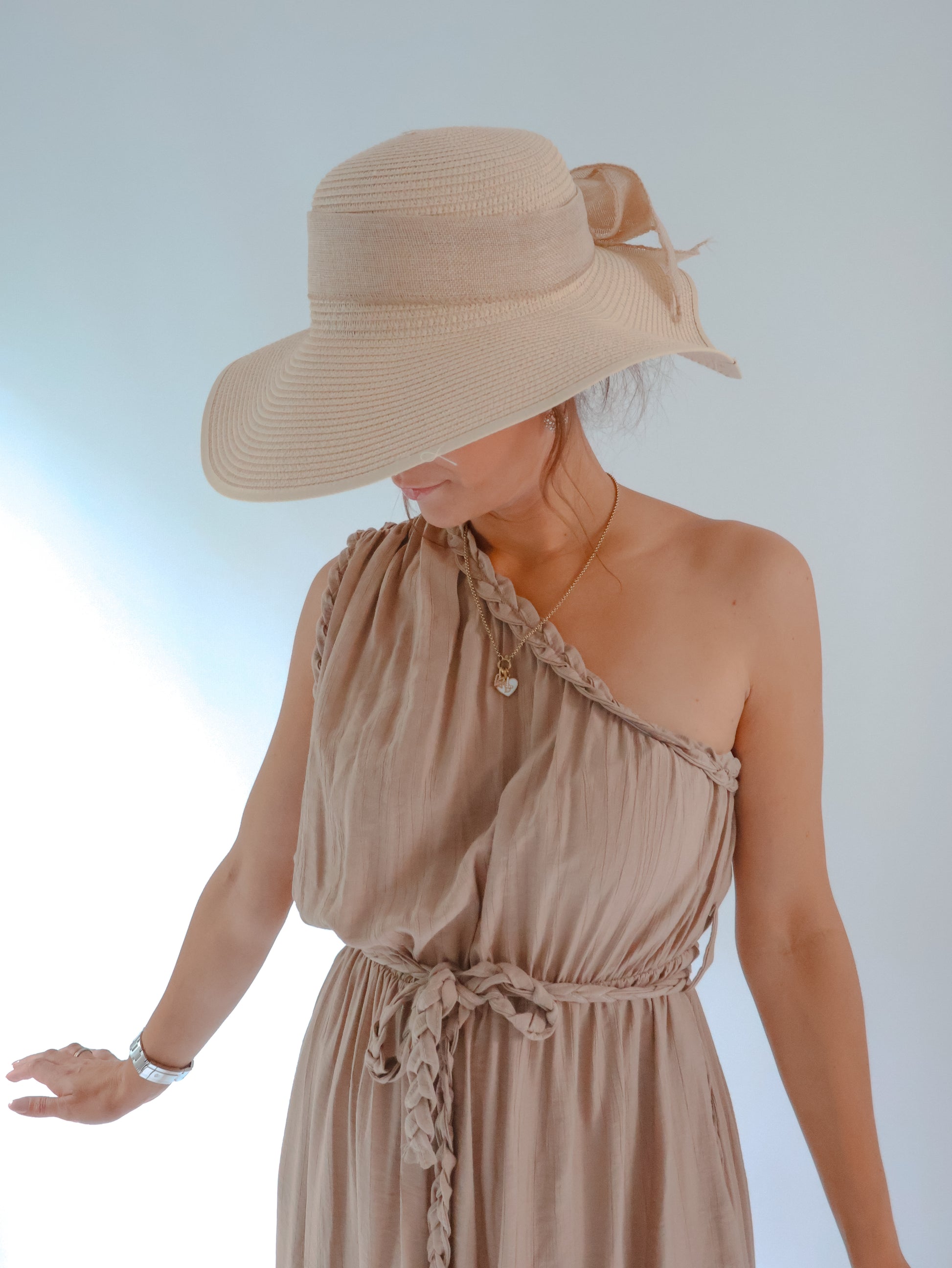 Romina Oneshoulder Beige
