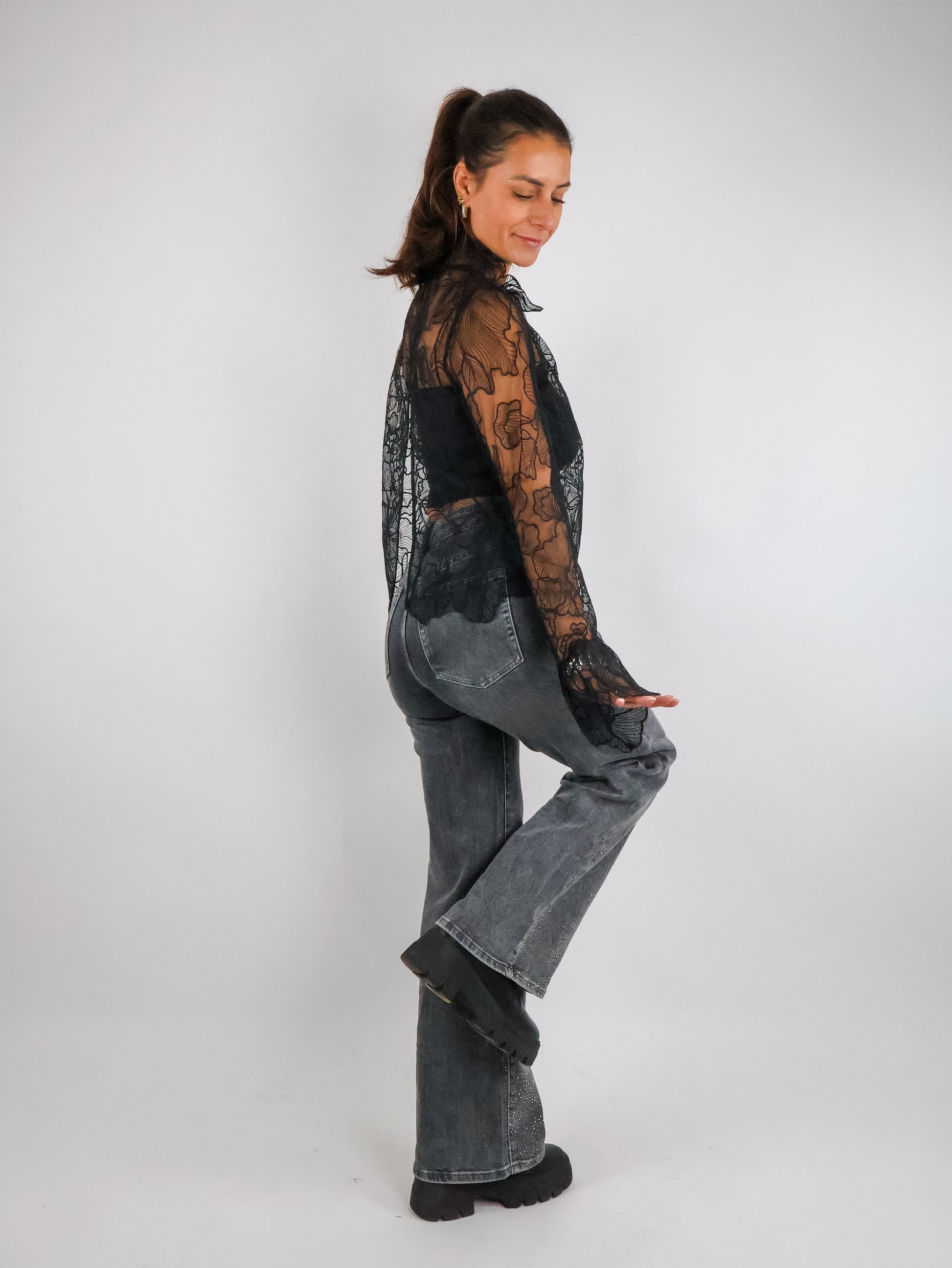 Spitzenbluse mit offenem Rücken Schwarz