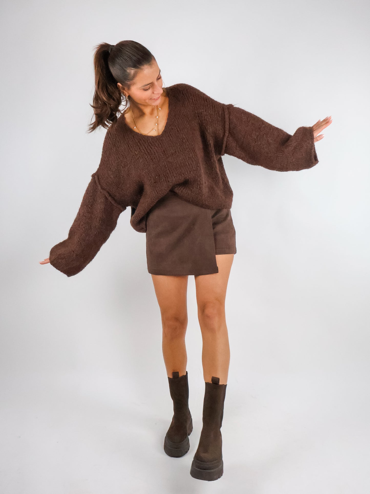 Nura Strickoullover V-Ausschnitt Coffee