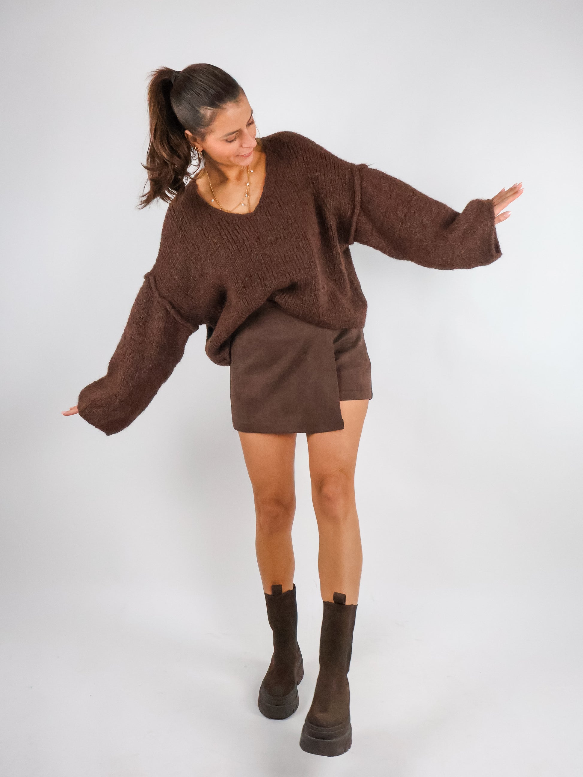 Nura Strickoullover V-Ausschnitt Coffee