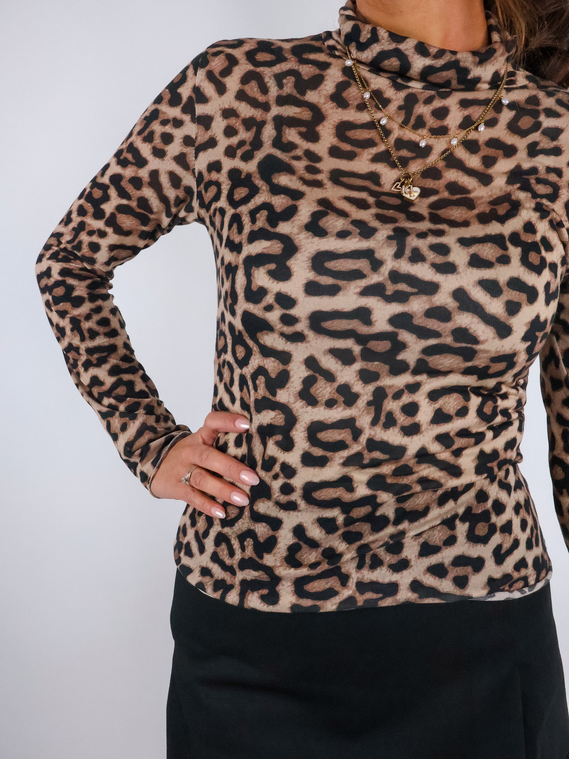Cashmere Leo Rolli