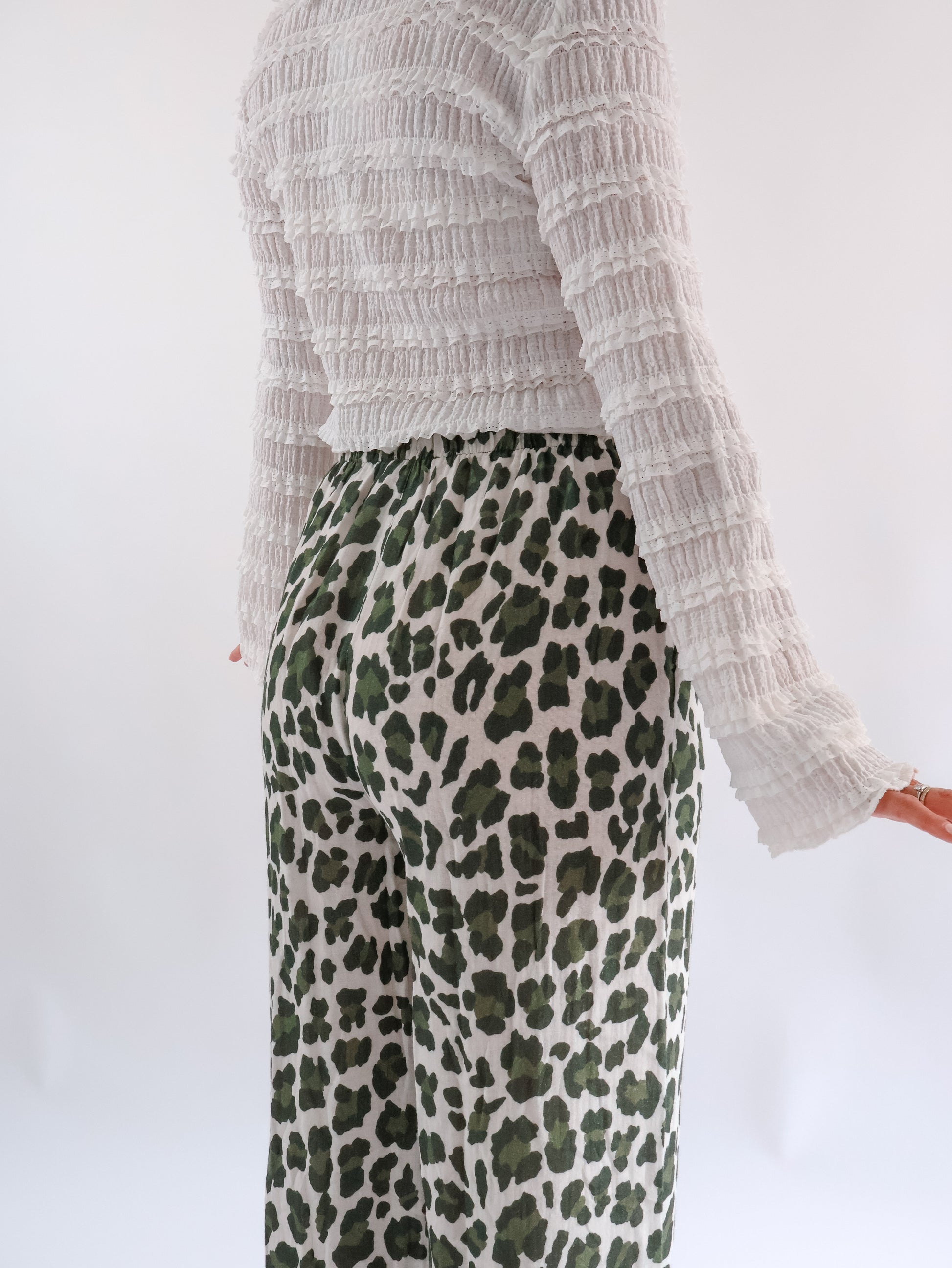 Musselin Hose Leo Olive