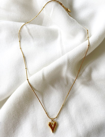 Unsere goldene Heart Halskette von Love Pieces by JD der Onlineshop für hochwertigen Schmuck und Accessoires