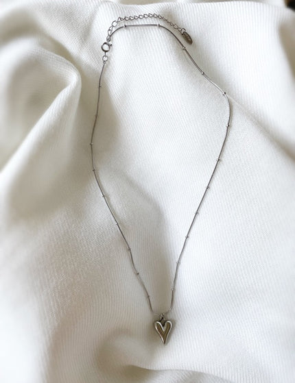 Unsere silberne Heart Halskette von Love Pieces by JD der Onlineshop für hochwertigen Schmuck und Accessoires