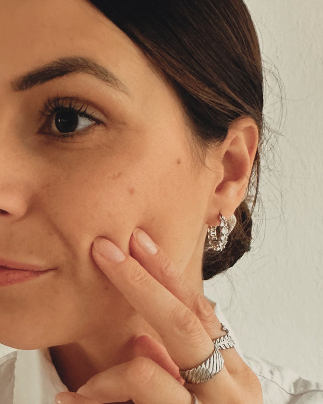 Love Pieces Sparkle Hoops Ohrringe mit weiteren Love Pieces